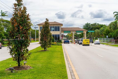 Купить кондоминиум в Пемброк-Пайнс, Флорида 1 спальня, 97.08м2, № 1978889 - фото 13