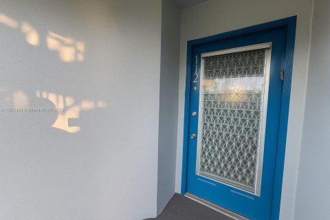 Кондоминиум с 1 спальней в Пемброк-Пайнс, Флорида № 1978889