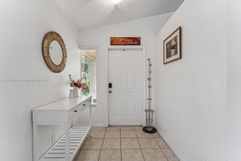 House in Weston, Florida 3 bedrooms, 125.7 sq.m. № 1825520 - photo 3