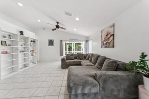 House in Weston, Florida 3 bedrooms, 125.7 sq.m. № 1825520 - photo 5