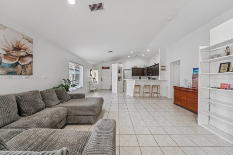 House in Weston, Florida 3 bedrooms, 125.7 sq.m. № 1825520 - photo 7