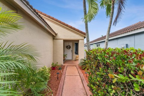 House in Weston, Florida 3 bedrooms, 125.7 sq.m. № 1825520 - photo 2