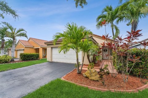 House in Weston, Florida 3 bedrooms, 125.7 sq.m. № 1825520 - photo 1