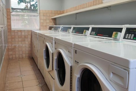 Apartment in Fort Lauderdale, Florida 1 bedroom, 9430.79 sq.m. № 1994387 - photo 11