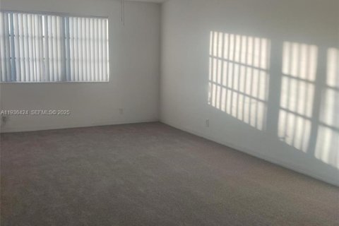 Apartment in Fort Lauderdale, Florida 1 bedroom, 9430.79 sq.m. № 1994387 - photo 1