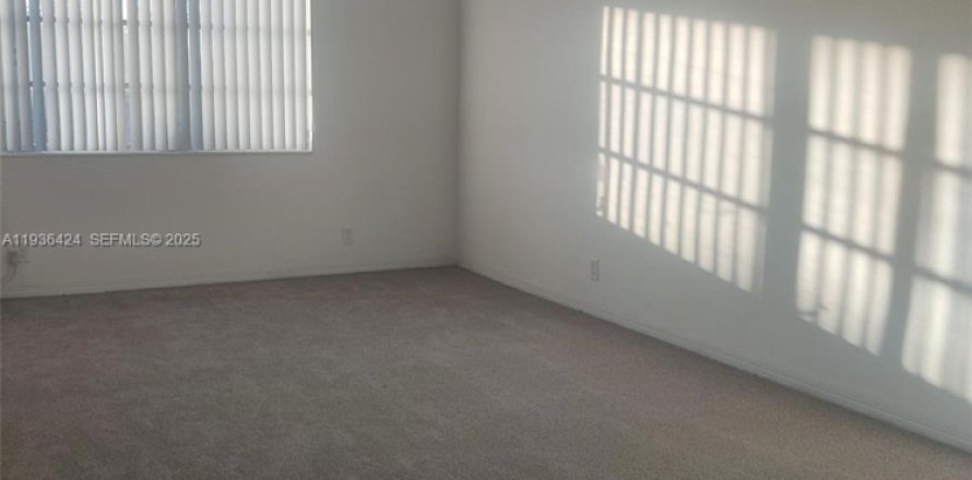 Apartment in Fort Lauderdale, Florida 1 bedroom, 9430.79 sq.m. № 1994387