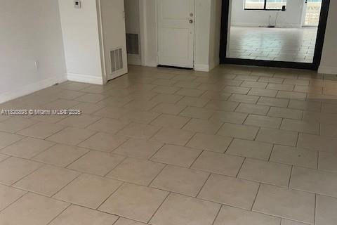 Condominio en alquiler en Bal Harbour, Florida, 1 dormitorio, 94.67 m2 № 1937530 - foto 5