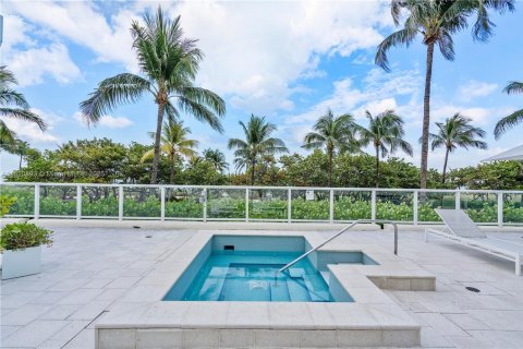 Condo in Bal Harbour, Florida, 1 bedroom  № 1937530 - photo 12
