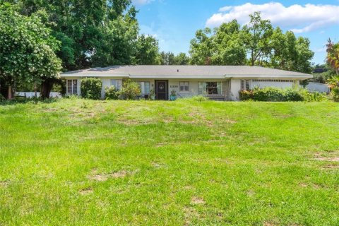 House in Clermont, Florida 2 bedrooms, 140.47 sq.m. № 1791986 - photo 1