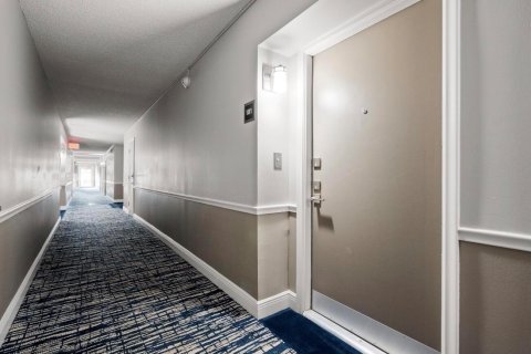 Купить кондоминиум в Уилтон-Мэнорс, Флорида 3 комнаты, 78.97м2, № 2085139 - фото 24