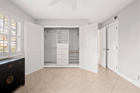 Купить кондоминиум в Уилтон-Мэнорс, Флорида 3 комнаты, 78.97м2, № 2085139 - фото 17