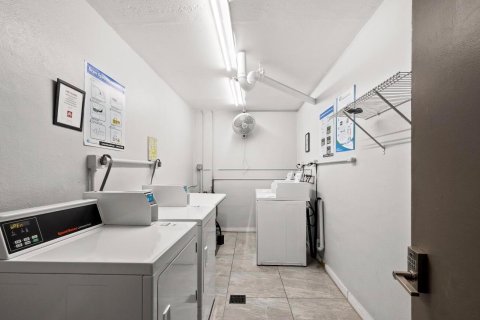 Купить кондоминиум в Уилтон-Мэнорс, Флорида 3 комнаты, 78.97м2, № 2085139 - фото 30