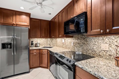 Купить кондоминиум в Уилтон-Мэнорс, Флорида 3 комнаты, 78.97м2, № 2085139 - фото 10