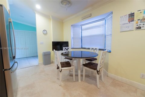 House in Tamarac, Florida 3 bedrooms, 138.52 sq.m. № 2003802 - photo 8