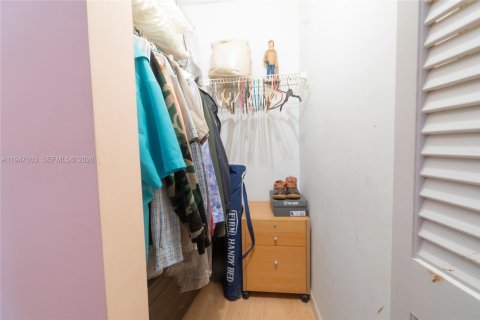 House in Tamarac, Florida 3 bedrooms, 138.52 sq.m. № 2003802 - photo 12