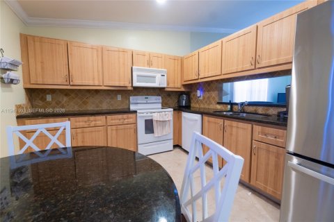 House in Tamarac, Florida 3 bedrooms, 138.52 sq.m. № 2003802 - photo 2