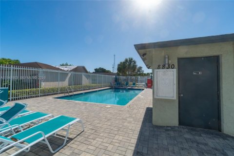 House in Tamarac, Florida 3 bedrooms, 138.52 sq.m. № 2003802 - photo 21