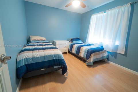 House in Tamarac, Florida 3 bedrooms, 138.52 sq.m. № 2003802 - photo 13