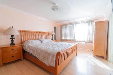 House in Tamarac, Florida 3 bedrooms, 138.52 sq.m. № 2003802 - photo 9