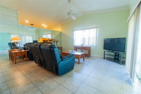 House in Tamarac, Florida 3 bedrooms, 138.52 sq.m. № 2003802 - photo 5