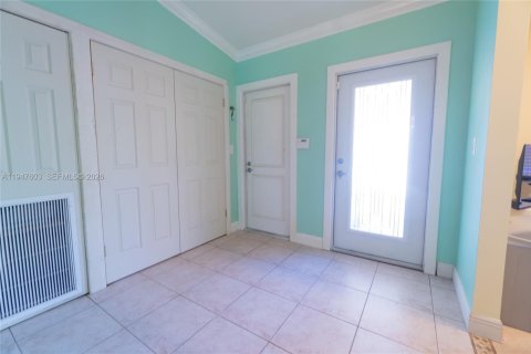 House in Tamarac, Florida 3 bedrooms, 138.52 sq.m. № 2003802 - photo 7