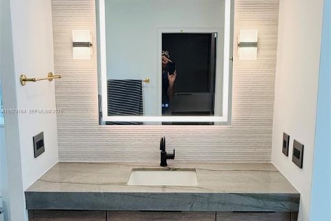 Casa en venta en North Bay Village, Florida, 3 dormitorios, 143.72 m2 № 1982529 - foto 4