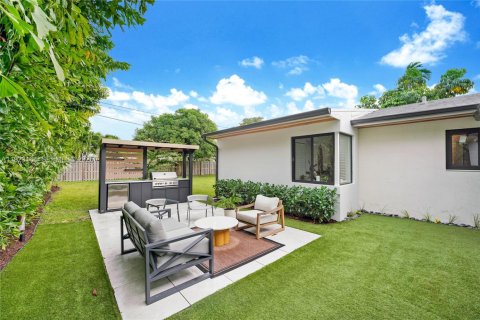 Casa en venta en North Bay Village, Florida, 3 dormitorios, 143.72 m2 № 1982529 - foto 3