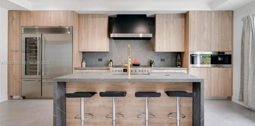 Casa en North Bay Village, Florida 3 dormitorios, 143.72 m2 № 1982529