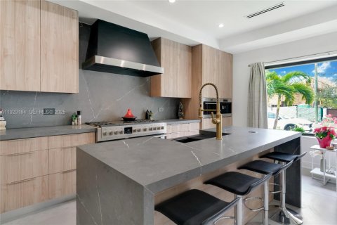 Casa en venta en North Bay Village, Florida, 3 dormitorios, 143.72 m2 № 1982529 - foto 17