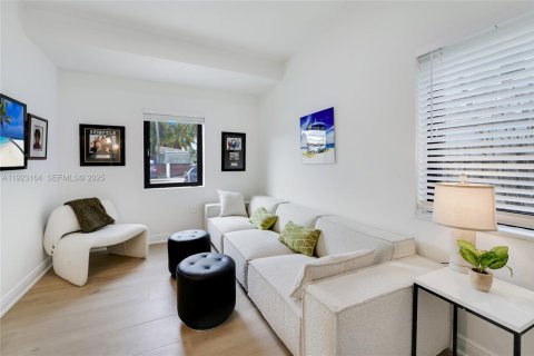 Casa en venta en North Bay Village, Florida, 3 dormitorios, 143.72 m2 № 1982529 - foto 25