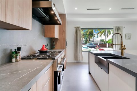 Casa en venta en North Bay Village, Florida, 3 dormitorios, 143.72 m2 № 1982529 - foto 18