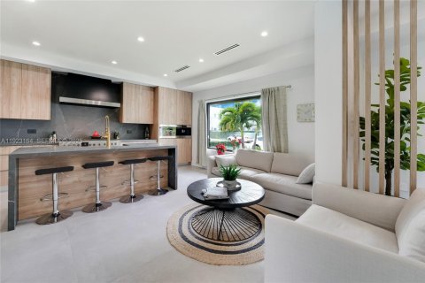 Casa en venta en North Bay Village, Florida, 3 dormitorios, 143.72 m2 № 1982529 - foto 7