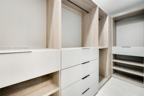 Casa en venta en North Bay Village, Florida, 3 dormitorios, 143.72 m2 № 1982529 - foto 29