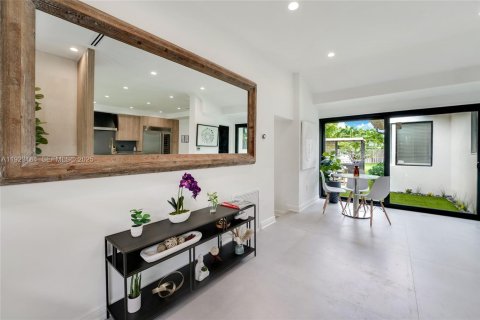 Casa en venta en North Bay Village, Florida, 3 dormitorios, 143.72 m2 № 1982529 - foto 21