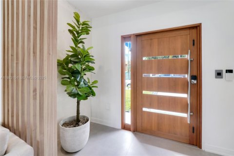 Casa en venta en North Bay Village, Florida, 3 dormitorios, 143.72 m2 № 1982529 - foto 2