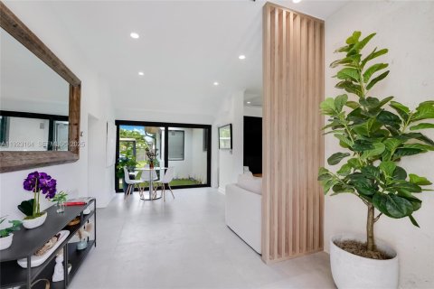 Casa en venta en North Bay Village, Florida, 3 dormitorios, 143.72 m2 № 1982529 - foto 27