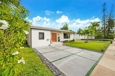 Casa en venta en North Bay Village, Florida, 3 dormitorios, 143.72 m2 № 1982529 - foto 28