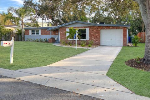 Casa en venta en Dunedin, Florida, 2 dormitorios, 117.61 m2 № 1528740 - foto 1