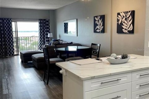 Condo in Clearwater, Florida, 2 bedrooms  № 1916343 - photo 6