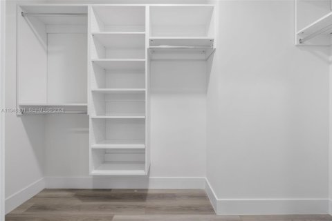 Condo in Hallandale Beach, Florida, 3 bedrooms  № 2002974 - photo 25