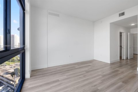 Condo in Hallandale Beach, Florida, 3 bedrooms  № 2002974 - photo 21