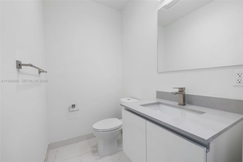 Condo in Hallandale Beach, Florida, 3 bedrooms  № 2002974 - photo 16