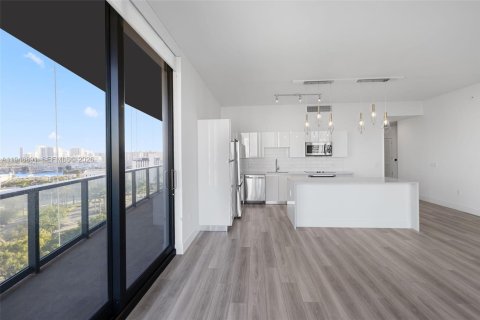 Condo in Hallandale Beach, Florida, 3 bedrooms  № 2002974 - photo 12