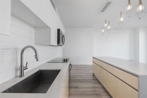 Condo in Hallandale Beach, Florida, 3 bedrooms  № 2002974 - photo 4