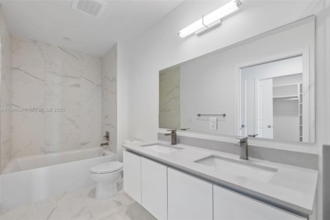 Condo in Hallandale Beach, Florida, 3 bedrooms  № 2002974 - photo 24