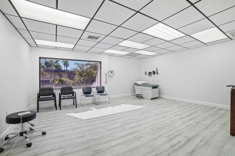 Propiedad comercial en venta en Coral Springs, Florida № 2087825 - foto 13