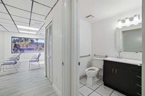Propiedad comercial en venta en Coral Springs, Florida № 2087825 - foto 5