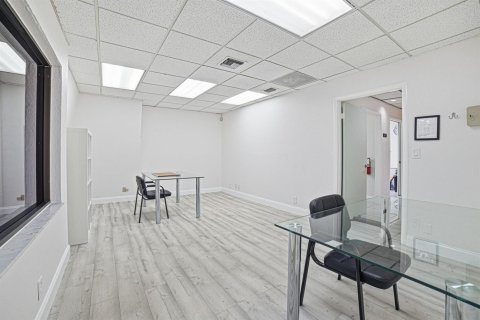 Propiedad comercial en venta en Coral Springs, Florida № 2087825 - foto 17