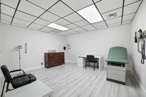 Propiedad comercial en venta en Coral Springs, Florida № 2087825 - foto 23