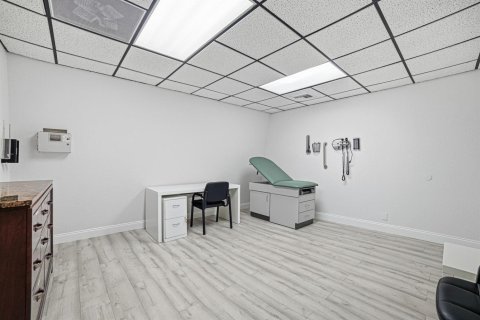 Propiedad comercial en venta en Coral Springs, Florida № 2087825 - foto 21
